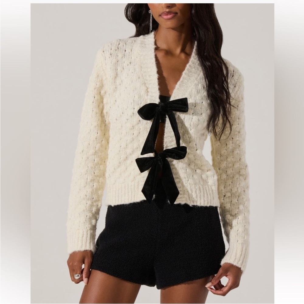 NEW ASTR the Label Velvet Bow Cardigan Size Small - Picture 2 of 8
